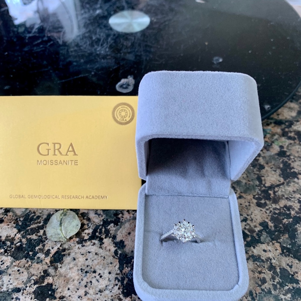 Absolutely stunning 2 carat Moissanite diamond ring.  Truly stunning!